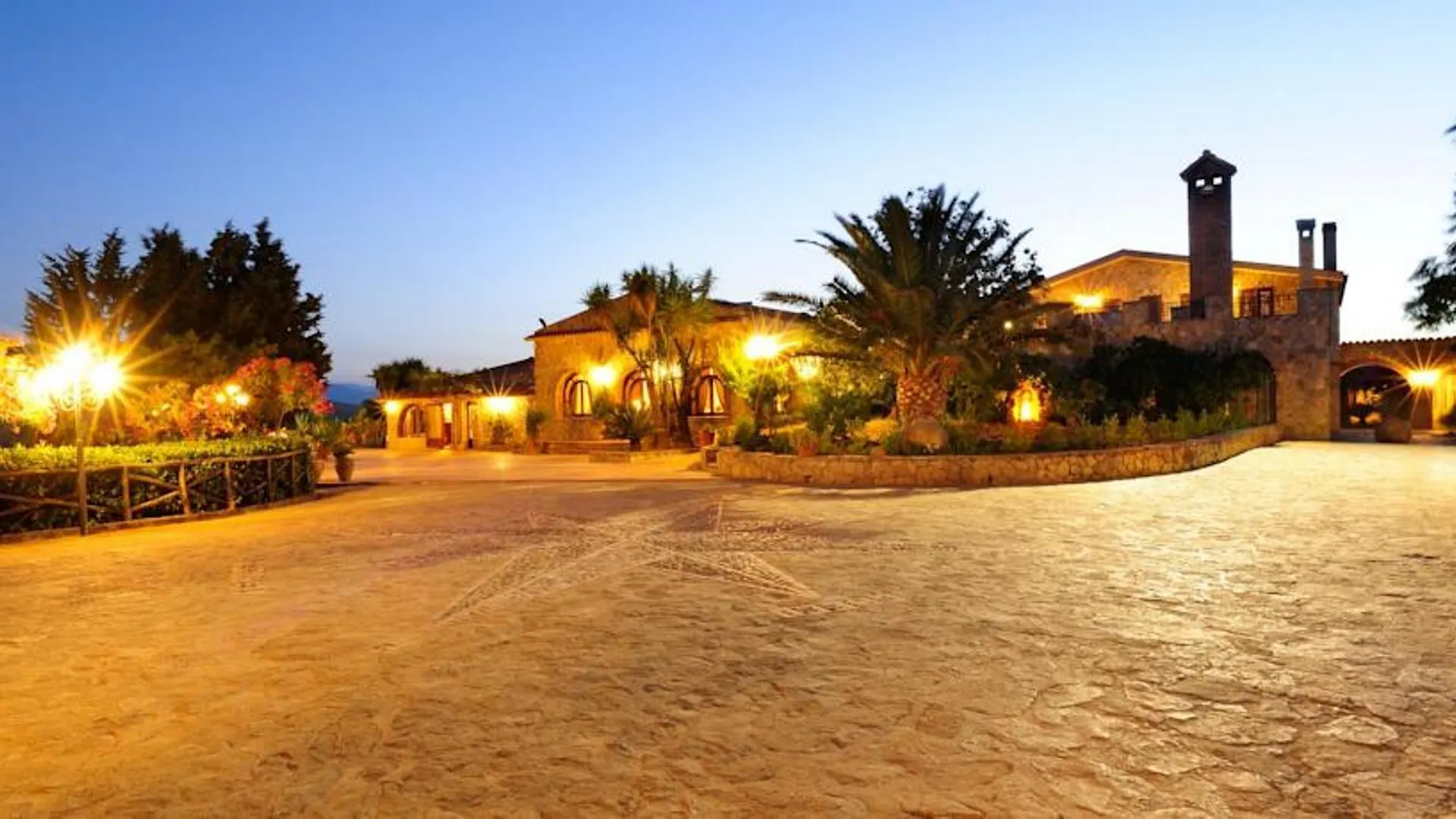Villa Dafne contacts